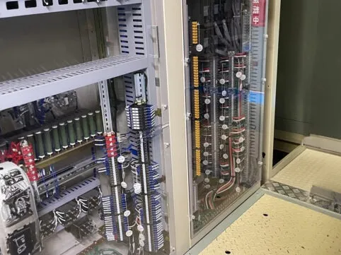 事例:制御盤内配線